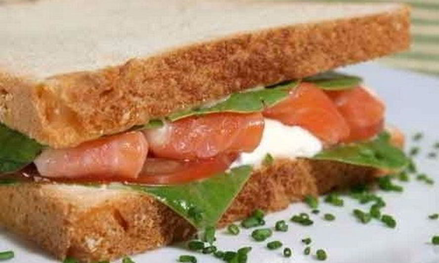 Рецепт сэндвичи с лососем, помидорами и рикоттой