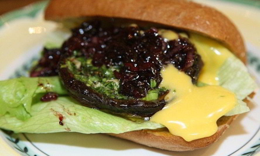 Рецепт сэндвичи с портобелло, шалотом и чесночным майонезом