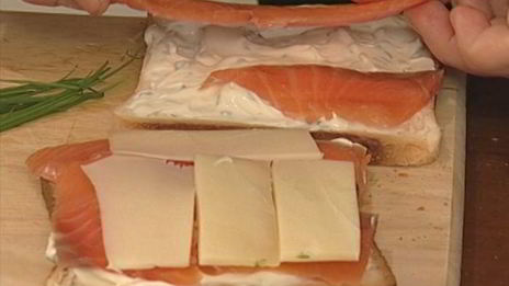 сэндвичи с семгой и сливочным сыром