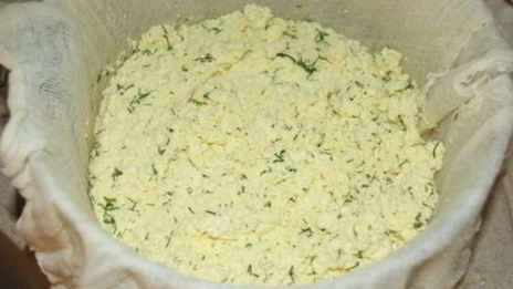 сыр домашний, пряный, с зеленью