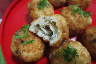 Сырные шарики с грибами и сыром Джюгас