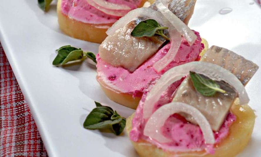 Рецепт картофельные тарталетки с сельдью