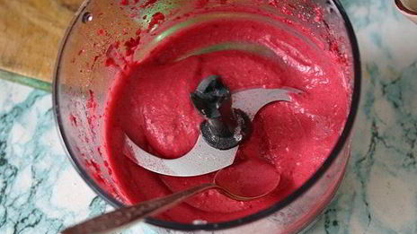 холодные пирожные из вишни в тарталетках