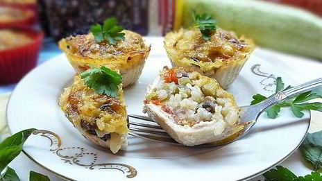 куриные тарталетки с рисом и овощами