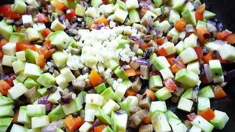 куриные тарталетки с рисом и овощами