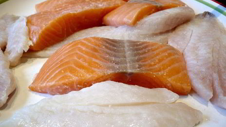 рыбные тарталетки из слоеного теста