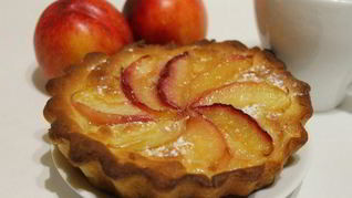 Сдобные тарталетки с нектарином