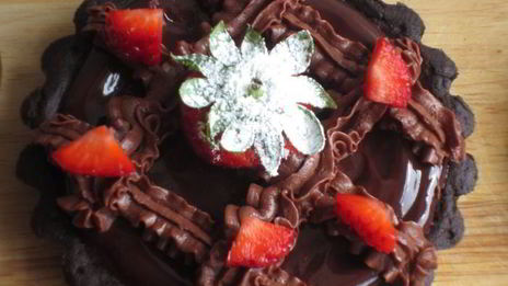 шоколадные тарталетки с клубникой