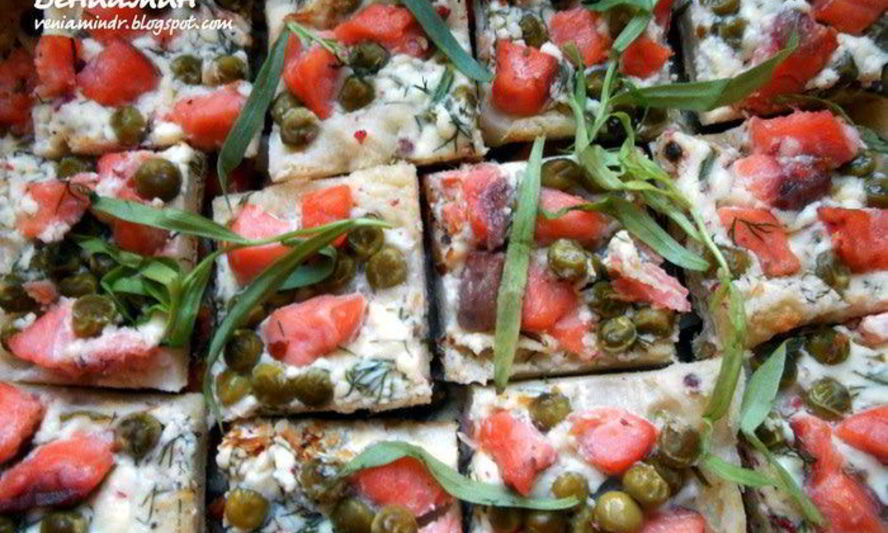 Рецепт слоеные тарталетки с копченым лососем, маскарпоне и горошком