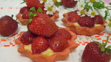 тарталетка с клубникой