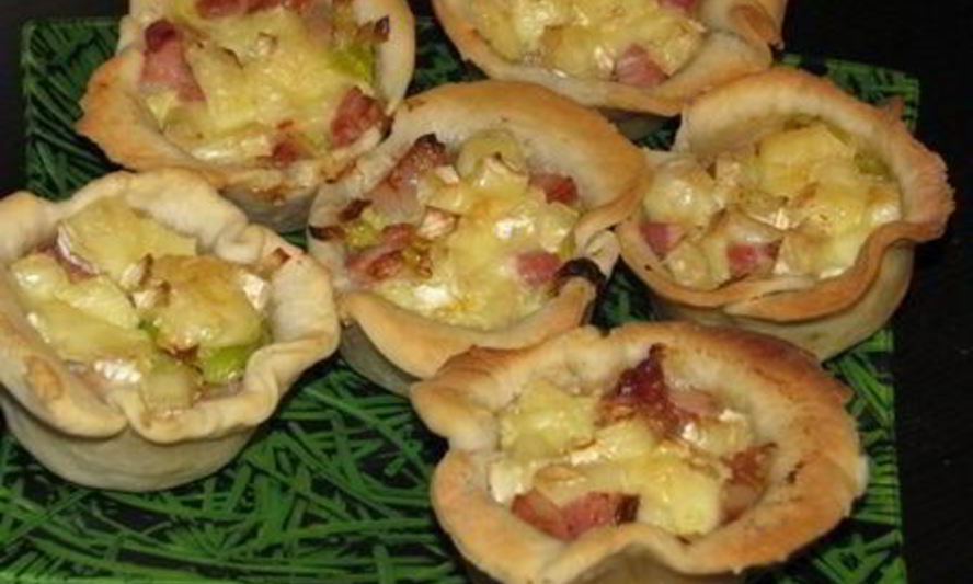 Рецепт тарталетки, фаршированные сыром бри и луком-пореем