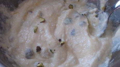 тарталетки с абрикосами, творожным кремом и фисташками