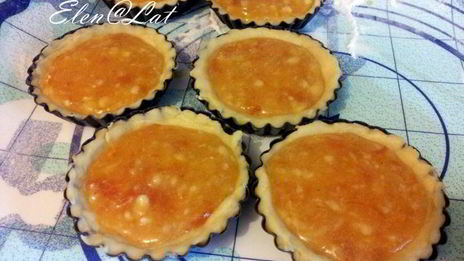 тарталетки с абрикосовым джемом и бананом