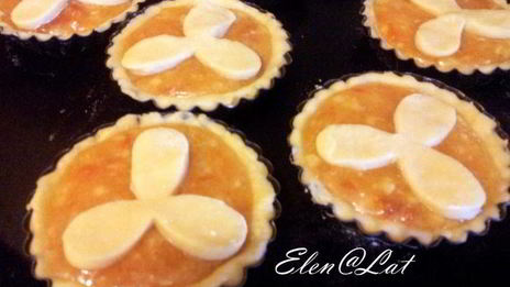 тарталетки с абрикосовым джемом и бананом