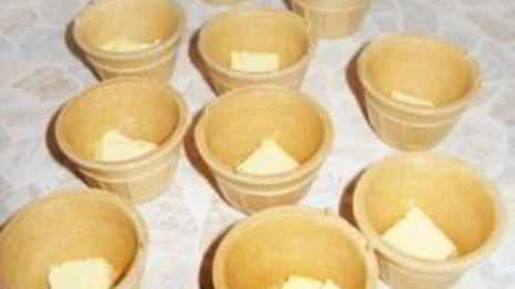 тарталетки с черной икрой