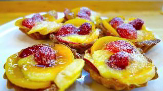 Тарталетки с фруктами в желе