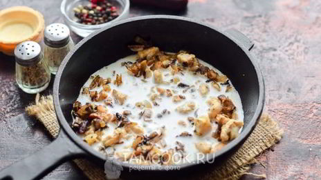 тарталетки с грибами, курицей и сливками