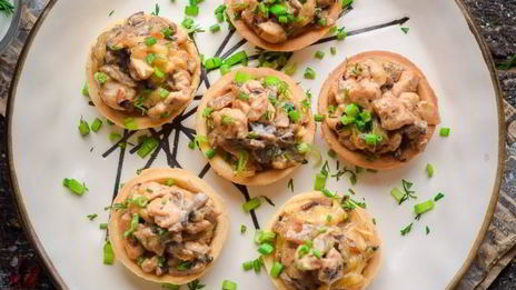 тарталетки с грибами, курицей и сливками