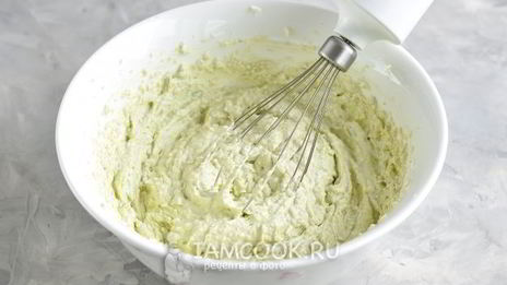 тарталетки с икрой селедки, авокадо и творожным сыром