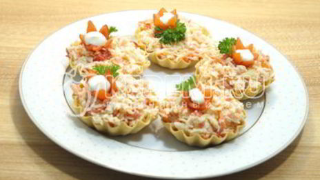 тарталетки с крабовым салатом