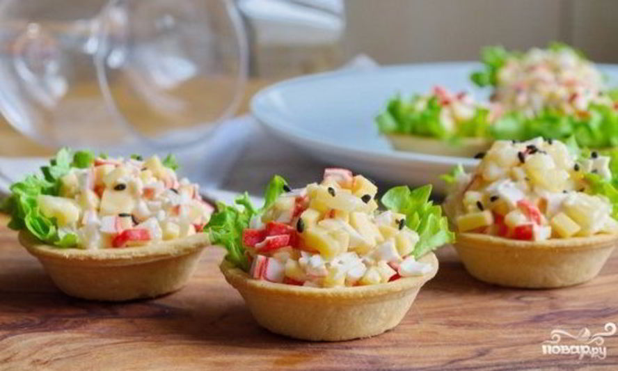 Рецепт тарталетки с крабовыми палочками и ананасом