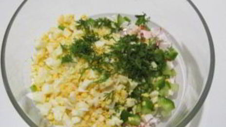 тарталетки с крабовыми палочками и огурцом