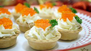 Тарталетки с красной икрой
