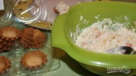 тарталетки с курицей и ананасом