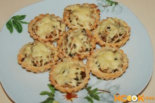 Тарталетки с курицей и грибами