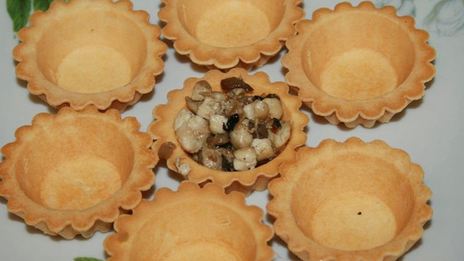 тарталетки с курицей и грибами