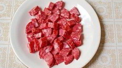 тарталетки с мясом, фруктами и сыром