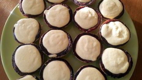 тарталетки с нежнейшим манговым кремом и взбитыми сливками