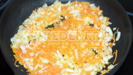 тарталетки с печеночным муссом и помидорами