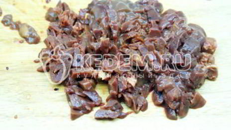 тарталетки с печеночным муссом и помидорами