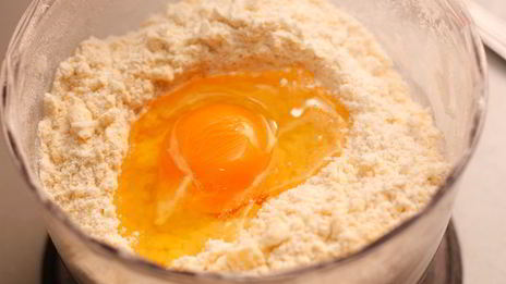 тарталетки с песто и креветками