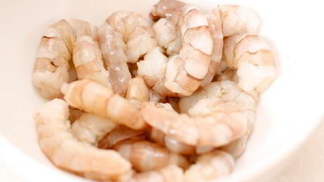 тарталетки с песто и креветками