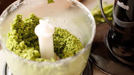 тарталетки с песто и креветками