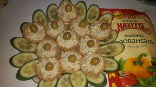 Тарталетки с рыбным салатом