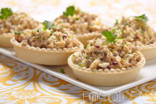 Тарталетки с рыбными консервами