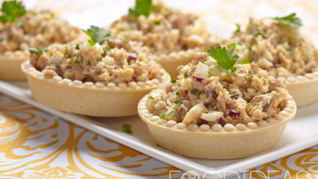 Тарталетки с рыбными консервами