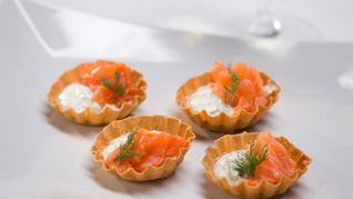Тарталетки с семгой