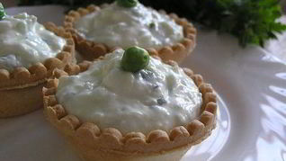 Тарталетки с сырным кремом и мятой