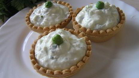 тарталетки с сырным кремом и мятой