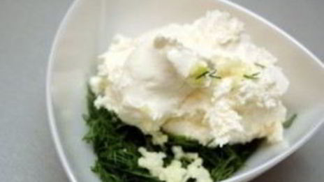 тарталетки с сыром и чесноком