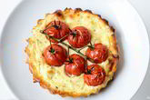 Тарталетки с сыром и помидорами