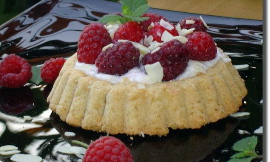 Рецепт тарталетки с творожным кремом и малиной