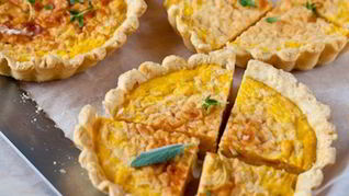 Тарталетки с тыквой и травами