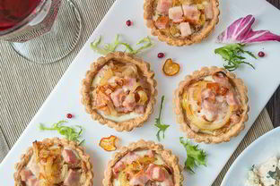 Тарталетки с ветчиной и луком