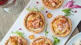 Тарталетки с ветчиной и луком