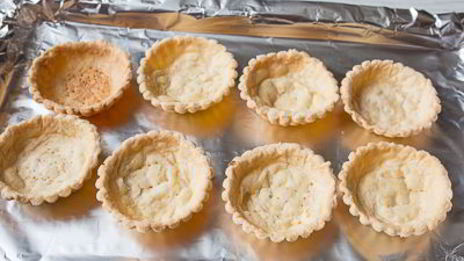 тарталетки с ветчиной и луком